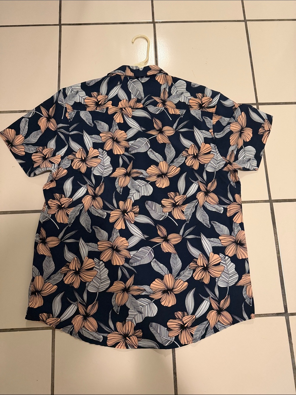 Casual Floral Short-Sleeve Button-Down Shirt - Navy & Peach - Picture 5 of 5